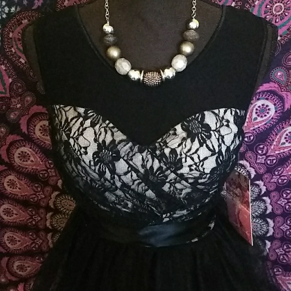 Emerald Sundae Black Dress - Picture 2 of 6